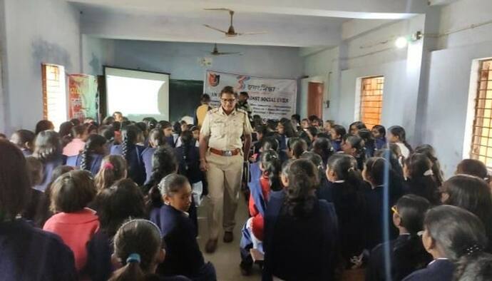 কুসংস্কারমুক্ত জেলা গড়ার শপথ, পুরুলিয়ায় পথ দেখাচ্ছেন 'স্বয়ংসিদ্ধা'রা