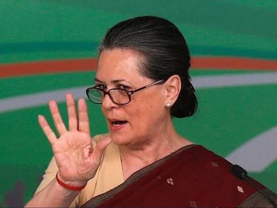 Congress angry over not calling Sonia for banquet, many leaders will not join