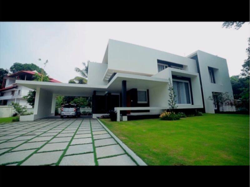 Dream home on contemporary style home at Ernakulam