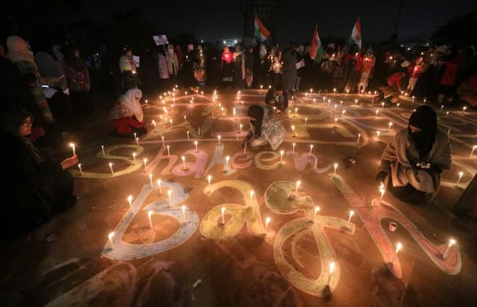 শাহিনবাগে অস্ত্র নিয়ে আস্ফালন, এফআইআর দিল্লি পুলিশের