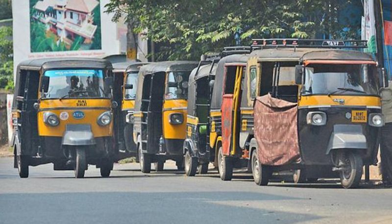 Auto Drivers faces problems due to BharathLockDown in Karwar