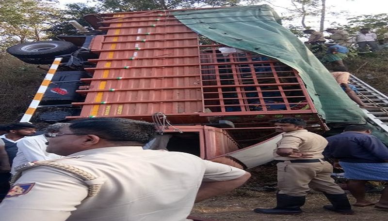 3 women kills Several people injured after marriage lorry overturns Near Channagiri