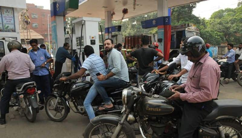 New Rules For Buying Petrol To Implement Lockdown in Raichur