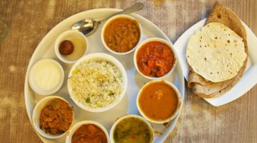 Thali polytics started in Maharashtra, Shiv Sena's 'Shiv Bhajan' and BJP started 'Deendayal'