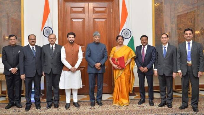 হলদে শাড়িতে  লাল  'বহিখাতা'য় পোজ নির্মলার ,  ঐতিহাসিক চ্যালেঞ্জ নিয়ে সংসদে অর্থমন্ত্রী