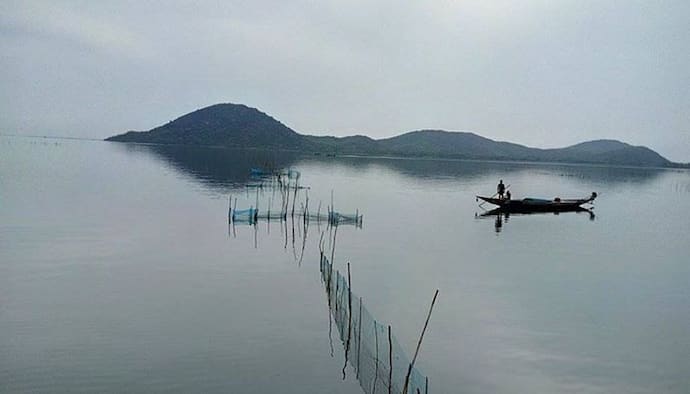 শান্ত সুন্দর রম্ভায় জলের টানে, পাখির টানে