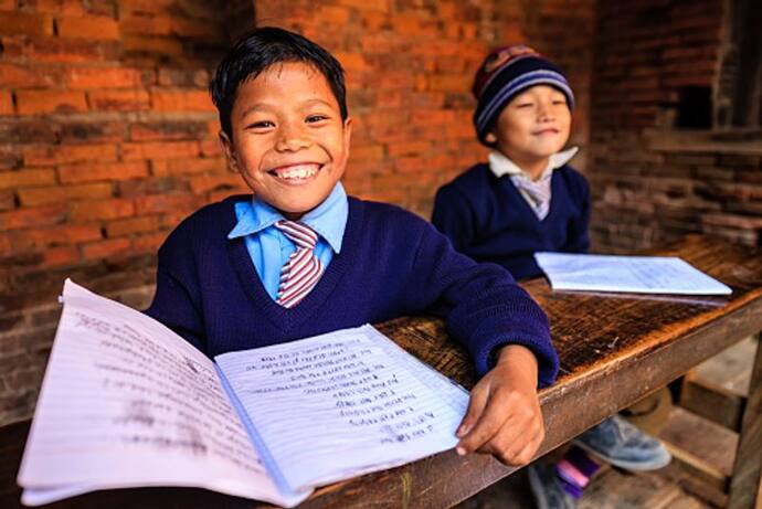 International Literacy Day पर जानिए आपके राज्य में हैं कितने पढ़े-लिखे?  देश के सबसे ज्यादा और कम साक्षर राज्य