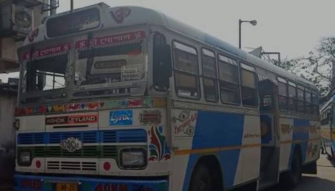 সততার নজির, যাত্রীকে টাকা ও নথি ফেরালেন বাসকর্মীরা