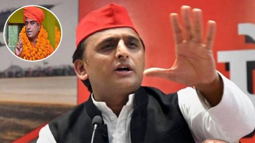 अखिलेश हुए आजमगढ़ से गायब, लगे पोस्टर!