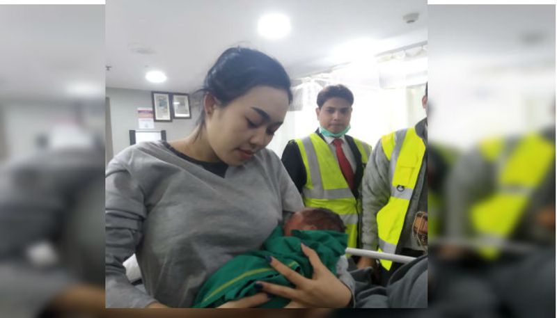 Woman Delivers Baby Mid-Air, Plane Makes Emergency Landing In Kolkata