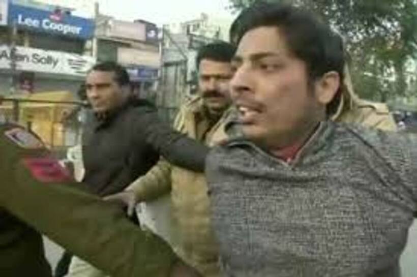 आम आदमी पार्टी का कार्यकर्ता निकला कपिल गुर्जर, लगा चुनाव आप को झटका
