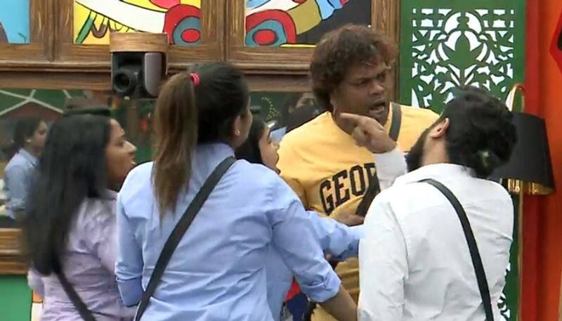 clash between veena nair and fukru in bigg boss 2