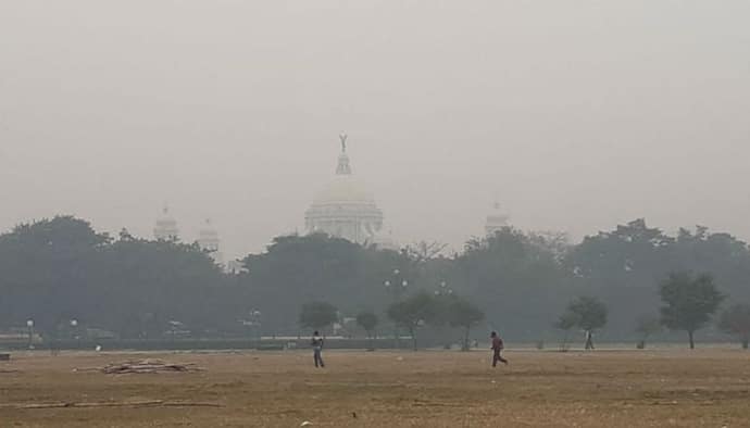 কুয়াশায় ঢাকা শহরে তাপমাত্রা বাড়ল ৪ ডিগ্রি, কাল থেকে বৃষ্টি কলকাতায়