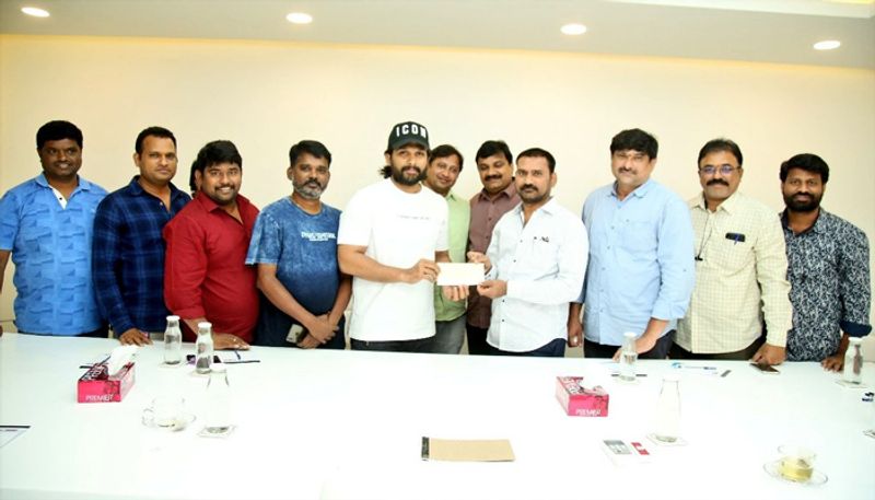 allu arjun donated Rs 10 lakh for the Film Newscasters association