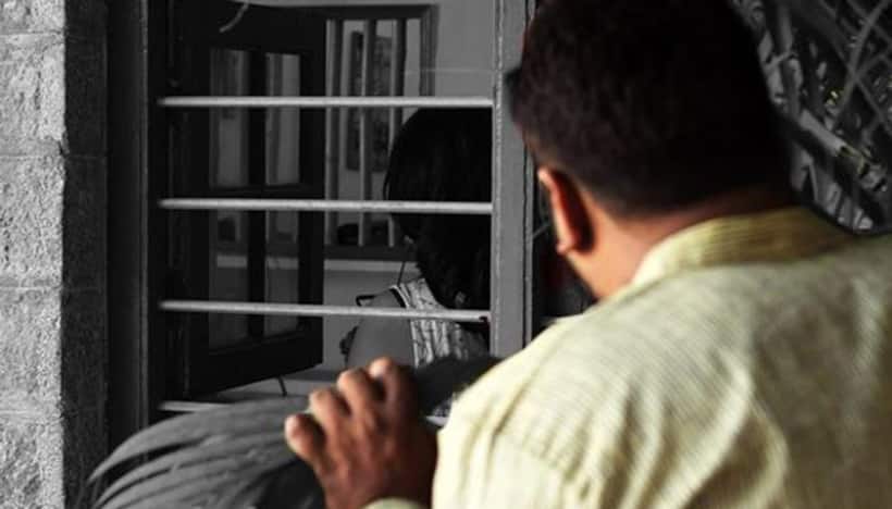 दहशत: बेंगलूरु में महिला के फ्लैट में जबरदस्ती घुसने की कोशिश, फेंके कंडोम