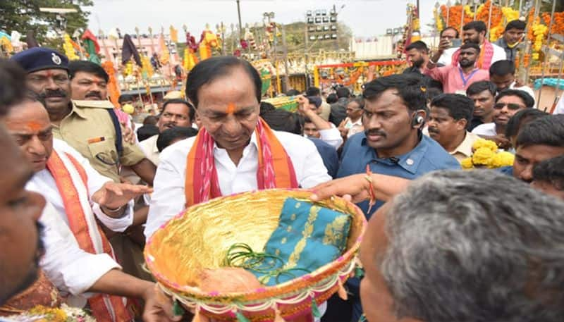 CM KCR offers prayers at  Medaram Jatara