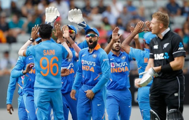 Team india restrict new zeland by 273 runs in 2nd odi Auckland