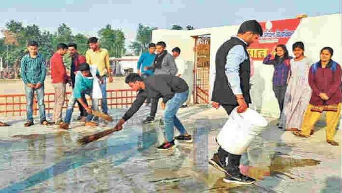 दरभंगा में जिस मंच से कन्हैया कुमार ने दिया था भाषण,  LNMU छात्रों ने उस जगह को गंगाजल से धोया