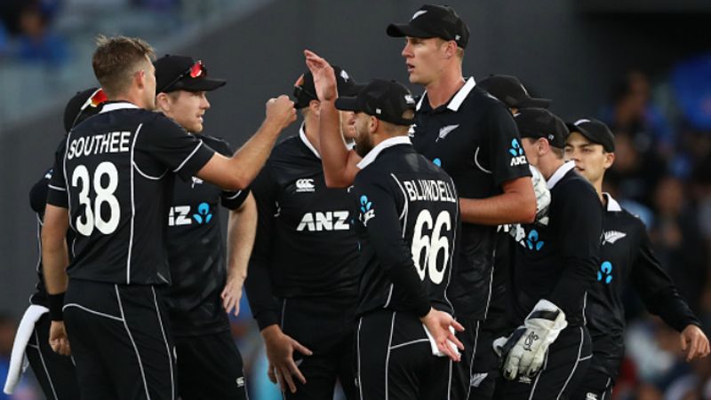 New Zealand fielding coach Luke Ronchi fields for kiwis Team vs India in 2nd ODI due to lack of fit players