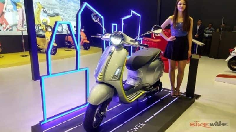 Delhi auto expo 2020 vespa electric piaggio aprilia sxr 160 scooter unveiled