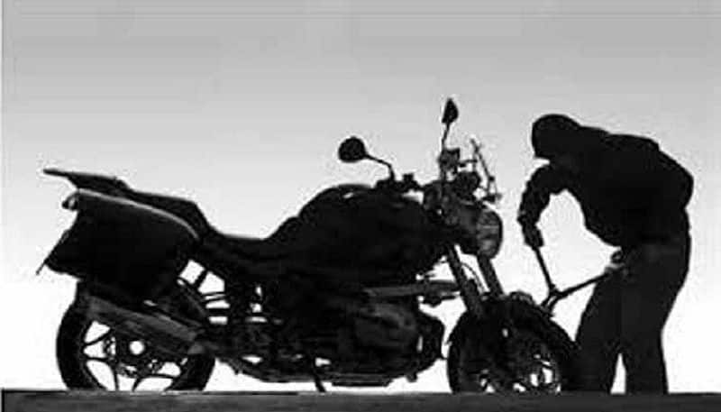 Police arrest Thieves who stealing bike in Raichur