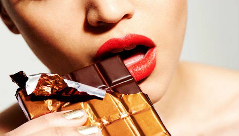 Munching on dark chocolate can help reduce depression-dnm