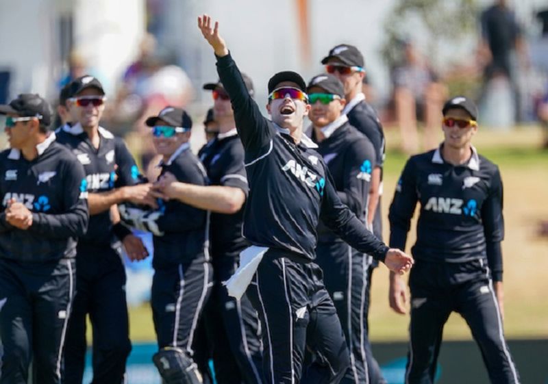 New zealand thrash team india by 5 wickets and lift odi series