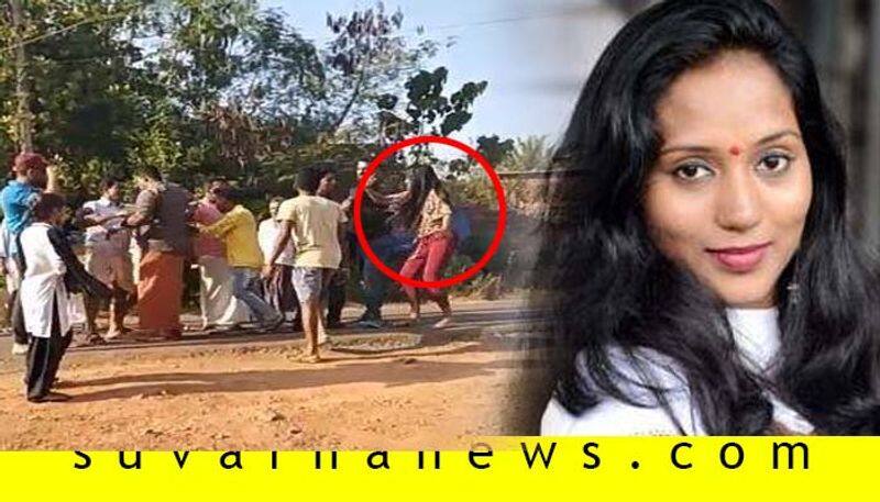 Tulu Actress Shobitha Creates Ruckus On Road Video Goes Viral