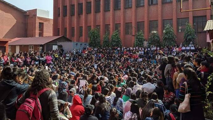 लड़कियों को बाथरूम में खींचा था, गलत हरकत की...गार्गी कॉलेज में हुई घटना की CBI जांच की मांग