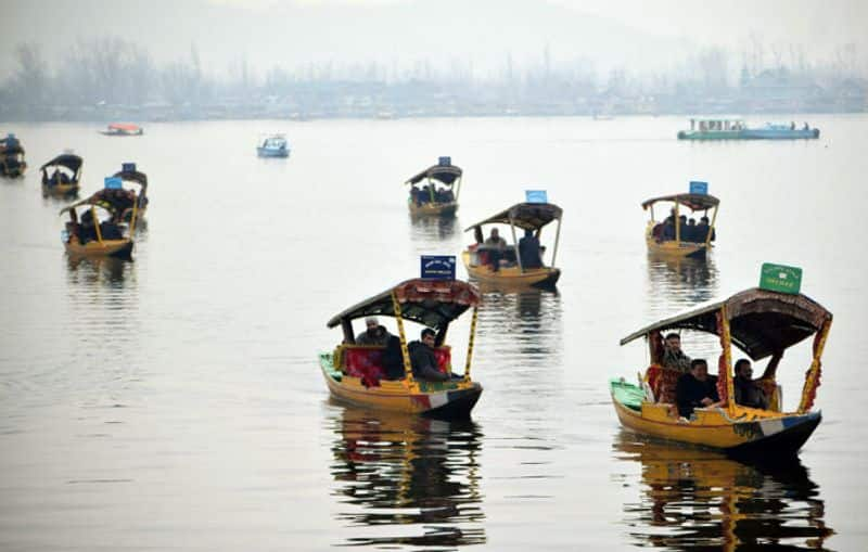 Kashmir: Pictures Of 25 Foreign Envoys Enjoying A Shikara Ride At Dal Lake