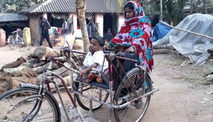 হাঁটতে পারে না,'ইচ্ছেডানায়' ভর করে বাবা-মায়ের  স্বপ্নপূরণ চায় মাধ্য়মিক পরীক্ষার্থী মজিবুর