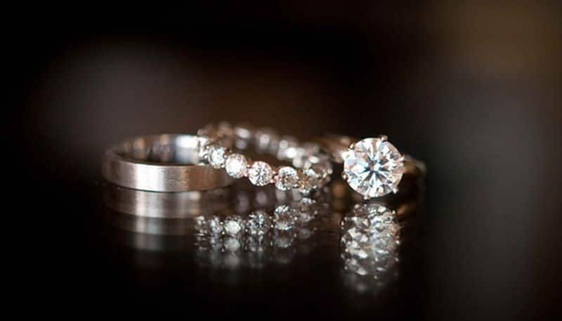 Valentine's Day special: Diamond or gold?