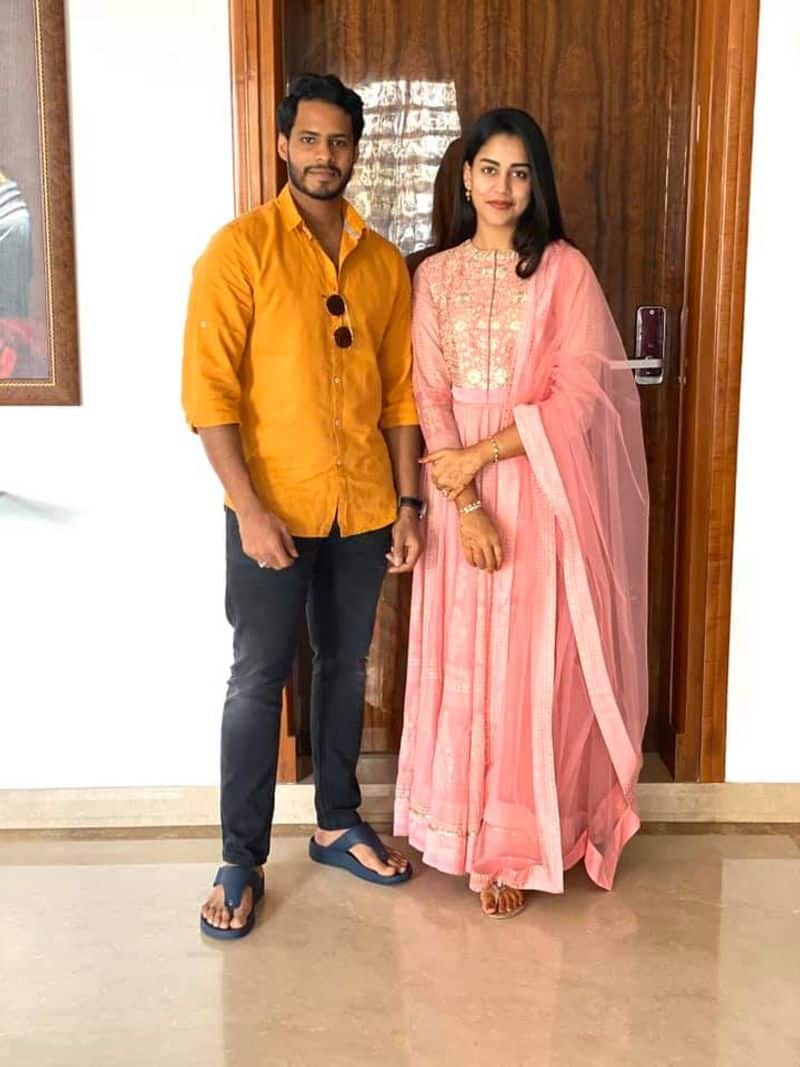 Nikhil Kumaraswamy and Revathi visit Rajarajeshwari temple On valentines day