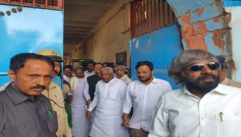 Former CM Siddaramaiah Met With Sahin Institute Teacher in Bidar Jail