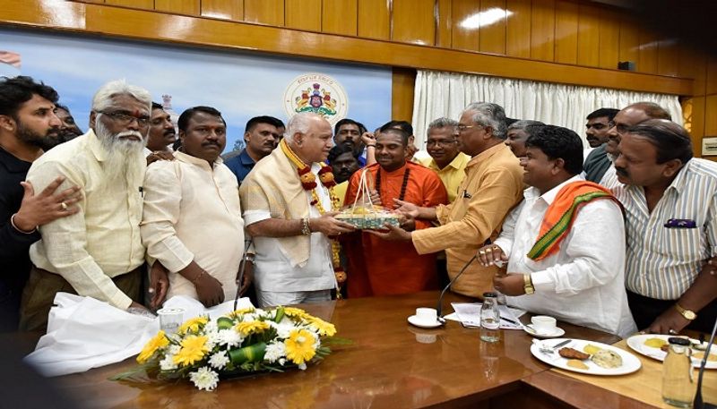 CM BS Yediyurappa announce of 5 crores Aid to Medar Gurupeetha Trust