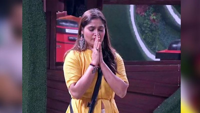 Bigg Boss 13 Winner: Arti evicted, Paras opts for money and exits?