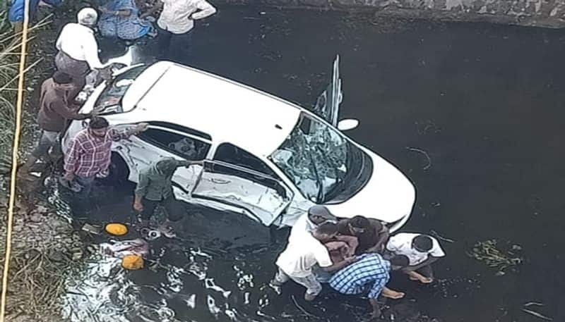 Constable chandrasekar dies after falls into valley from alugunur bridge in karimnagar distirct