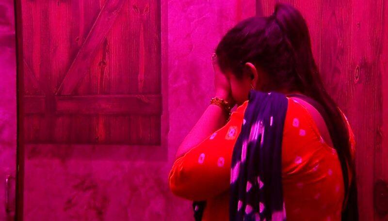 veena broke down inside confession room in bigg boss 2