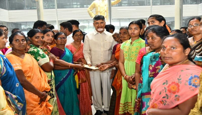 vijayanagaram woman donates gold bangle to amaravati JAC