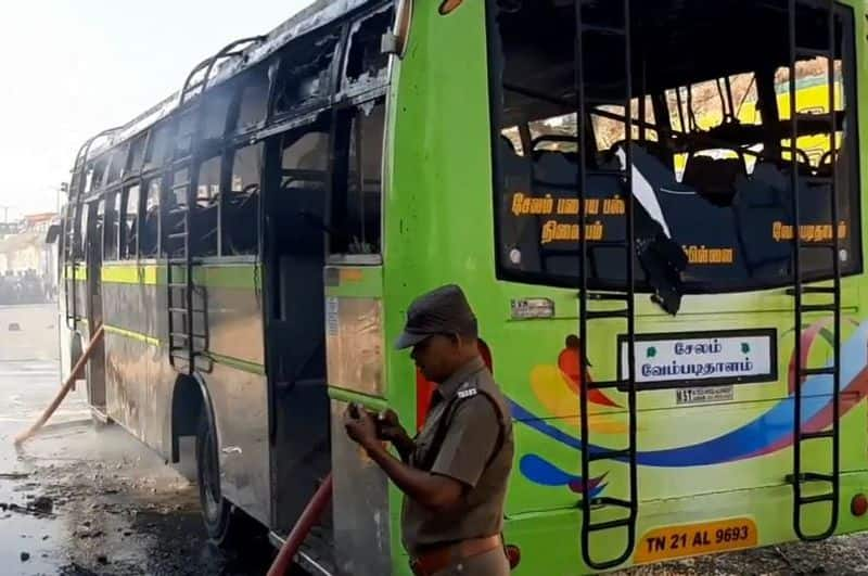 bus driver saved passengers from fire accident