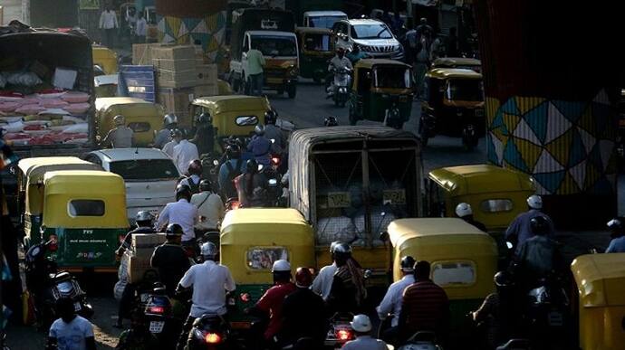 बेंगलुरू में बेलगाम ट्रैफिक जाम की समस्या से निजात के लिए एक और पहल, स्कूल बसों के लिए टाइमिंग फिक्स