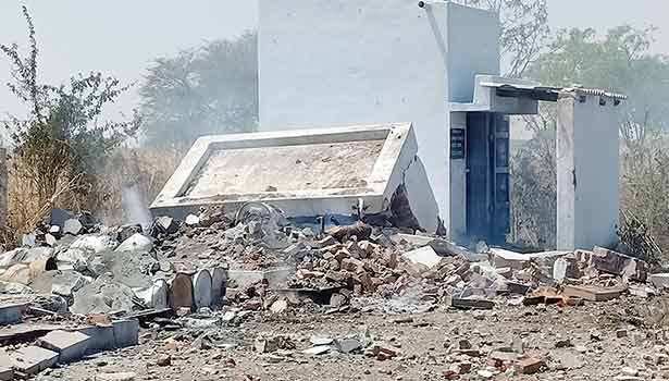 3 killed in fire blast in a factory