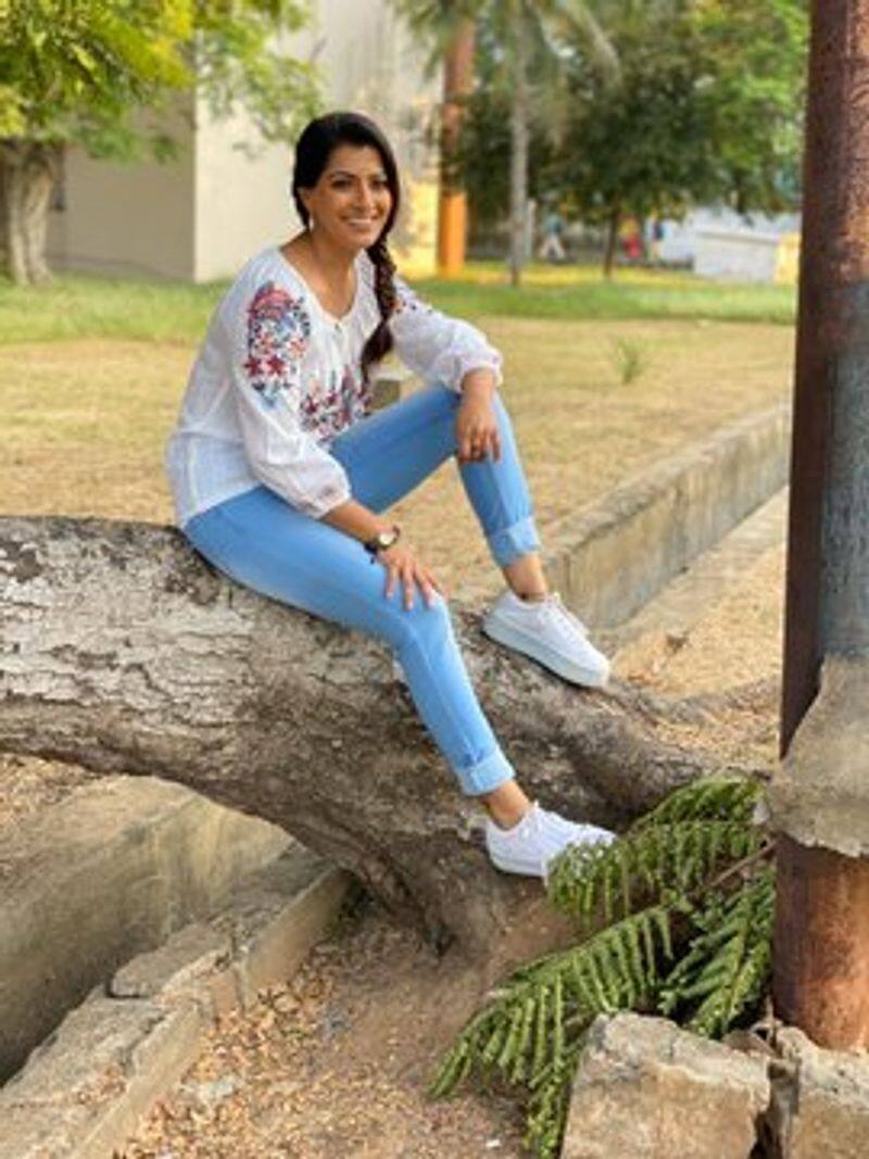 Actress Varalakshmi Sarathkumar Slim Look Photo Going Viral