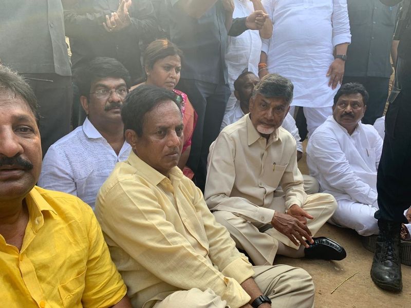 Chandrababu Naidu protest against ysrcp in visakhapatnam airport