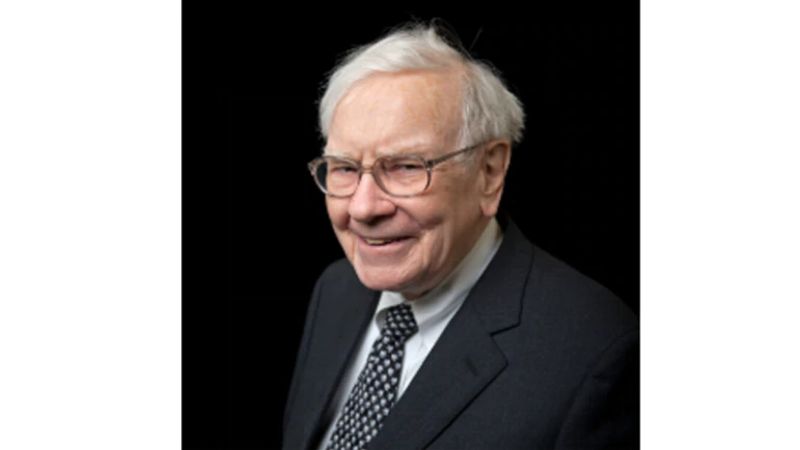 Warren Buffet Ditches His Flip Feature Phone, Switches to a Smartphone