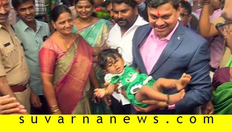 Davanagere DC Gives Shelter To Orphan Lady With her Baby