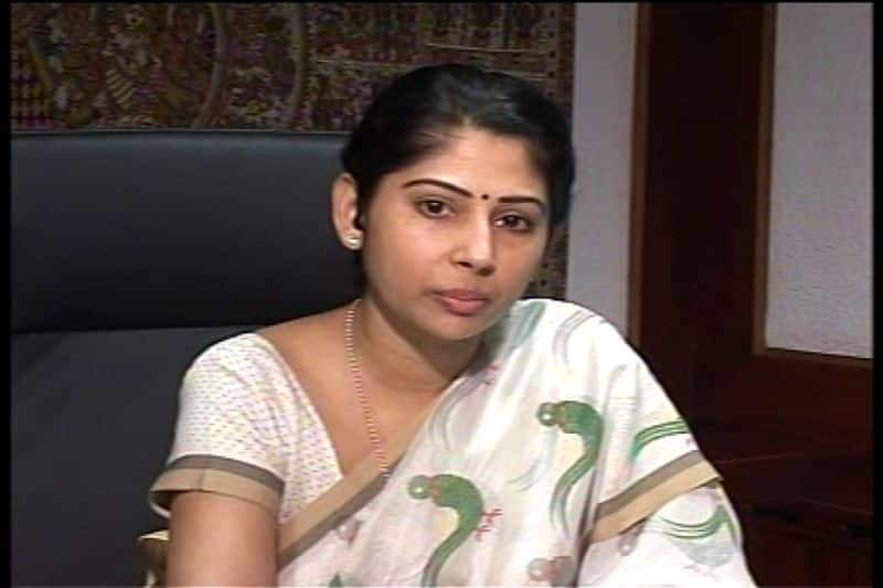 IAS Officer Smita Sabharwal meets Telangana Minister  danasari anasuya seethakka in Telangana Secretariat lns