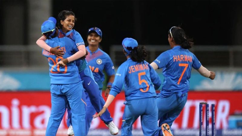 Virat Kohli congratulated the women's team and wished them luck for the final