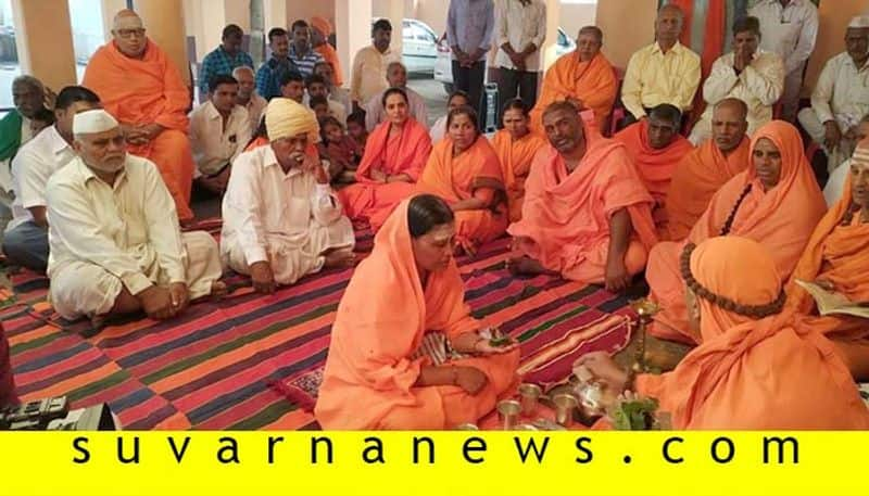 Neela Vijaya Mahantamma is now successor of Mareguddi Mahanta Mutt in Bagalkot District