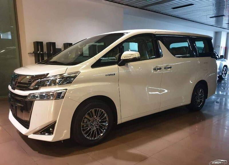 First Toyota vellfire mpv car delivered to actor mohanlal in Kerala